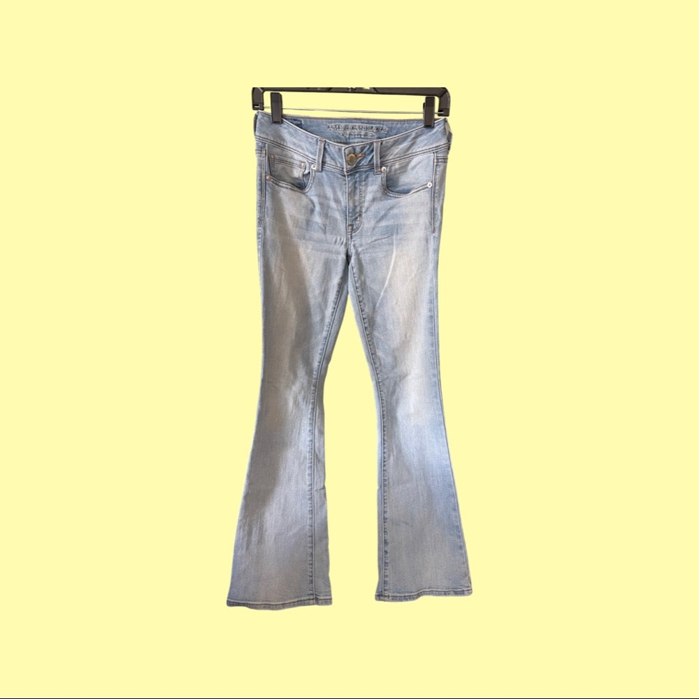 American Eagle Outfitters Super Stretch 90’s flare jeans Womens size 4 Short